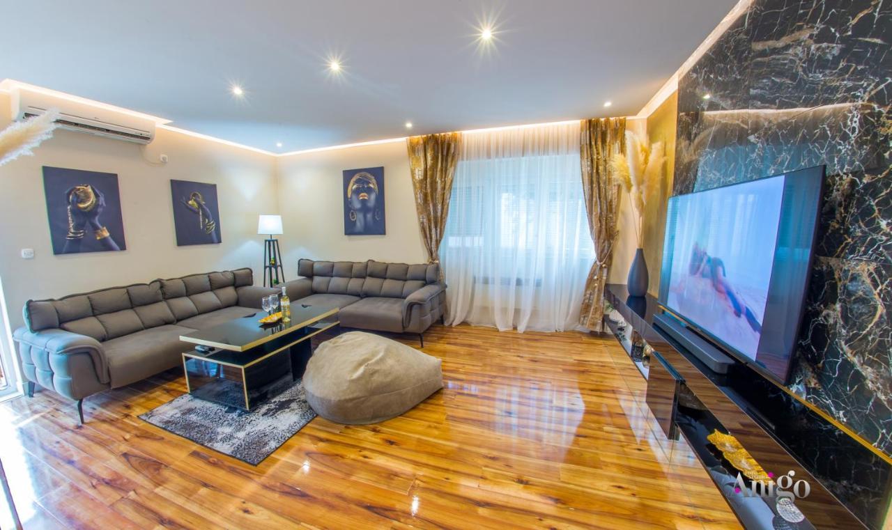 Luxury Black And Gold موستار