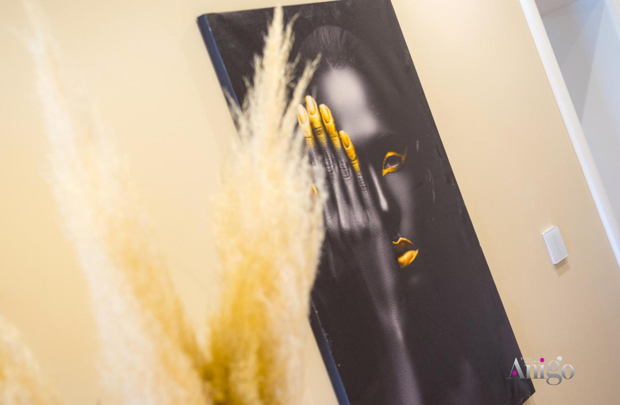 Luxury Black And Gold شقة *